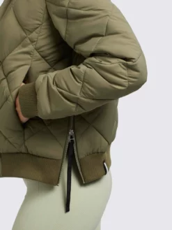 Khujo Jacke LEONA In Olivgrün -Khujo Verkäufe khujo jacke leona in olivgrun 6 scaled