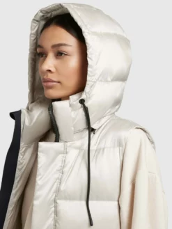 Khujo Weste TOURIN SATIN In Perlweiß -Khujo Verkäufe khujo weste tourin satin in perlweiss 6 scaled