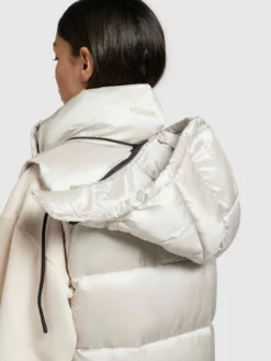 Khujo Weste TOURIN SATIN In Perlweiß -Khujo Verkäufe khujo weste tourin satin in perlweiss 7 scaled